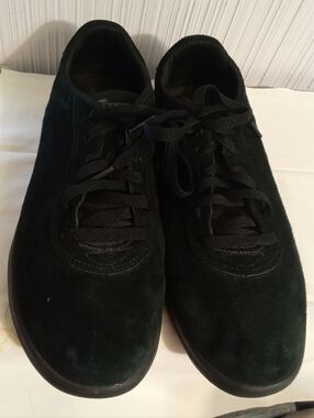 Nice!.SKECHERS Goga Max Go Step Lite Lace Up Suede Sneakers Sz 10